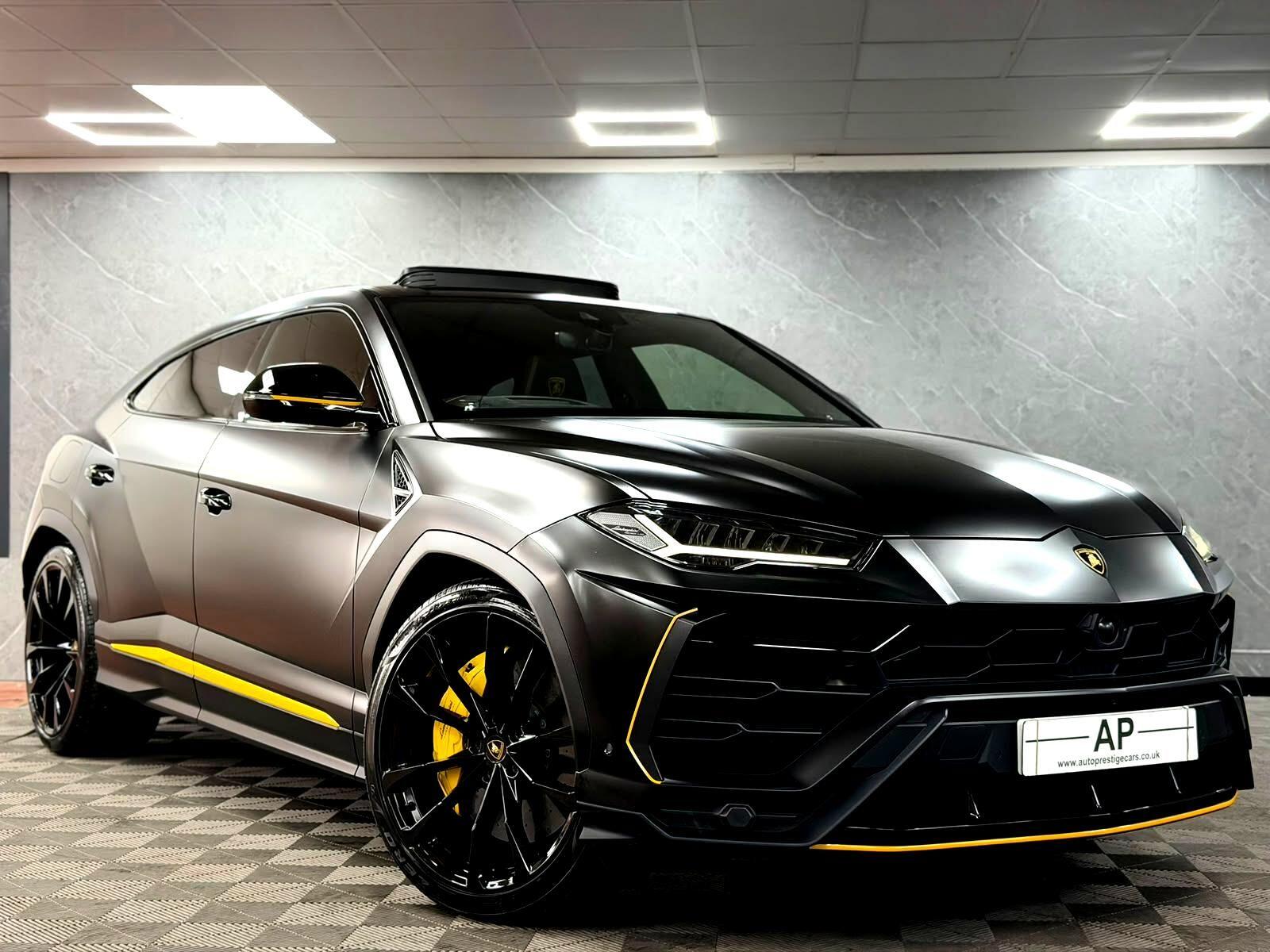Lamborghini Urus secondary view